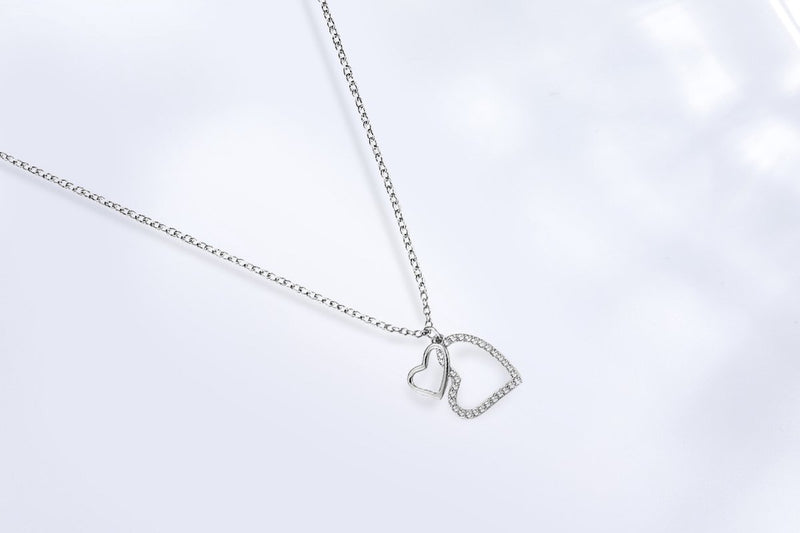 Yolora Elegance ketting met hartjes en Kalpa Camaka kristallen - Zilverkleurig - 18K Witgoud Verguld - Vrouwen Collier Zilver - Halsketting - Sieraden - Luxe Giftbox - Geschenkdoos - Cadeau doos - Geschenkverpakking - Mooie Cadeauverpakking