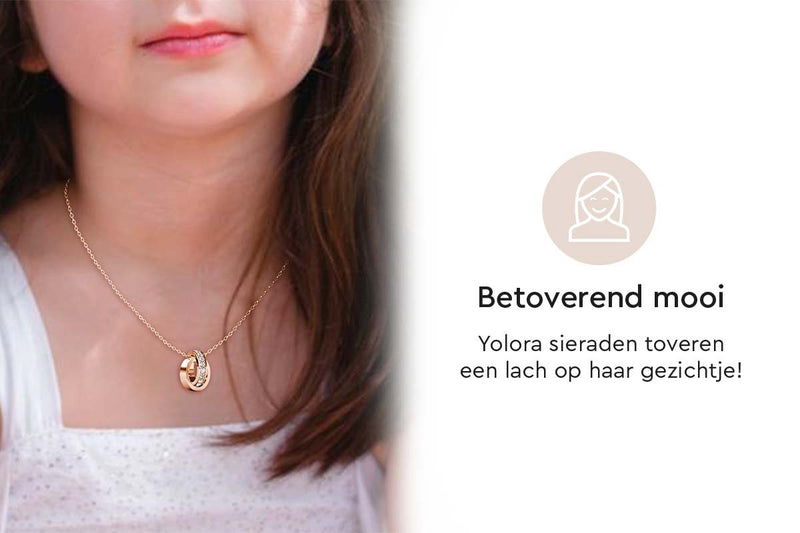 Yolora Kids Ketting - Hanger Ringen - Kalpa Camaka Kristallen - Rosé kleurig - 18K Roségoud Verguld - Kind - Meisjes Collier Rose Gold - Sieraden Kinderen - Luxe Giftbox - Geschenkdoos - Cadeau doos - Geschenkverpakking - Mooie Cadeauverpakking