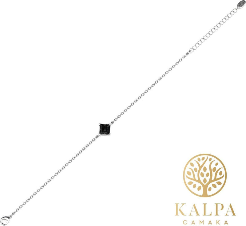 Yolora Dames Armband met Bedel en Zwart Kalpa Camaka Kristal - Zilverkleurig - 18K Witgoud Verguld - Cadeauverpakking