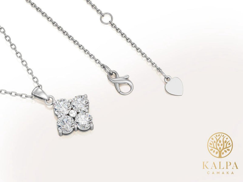 Yolora Dames Ketting met Hanger - Kalpa Camaka Kristallen - Zilverkleurig - 18K Witgoud Verguld - Vrouwen Collier Zilver - Sieraden - Halsketting - Luxe Giftbox - Geschenkdoos - Cadeau doos - Exclusieve Geschenkverpakking - Mooie Cadeauverpakking