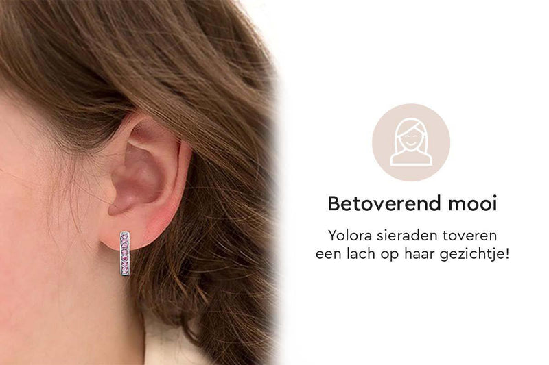 Yolora Kids Oorbellen met Kalpa Camaka Kristallen - Zilverkleurig - 18K Witgoud Verguld - Kind - Kinderen - Meisjes Oorknopjes Zilver - Sieraden - Luxe Giftbox - Geschenkdoos - Cadeau doos - Exclusieve Geschenkverpakking - Mooie Cadeauverpakking